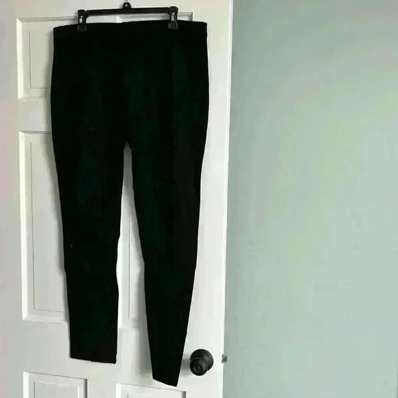 NYDJ Black leggings with zippers and detailed stitches. Size 14 - Picture 3 of 7